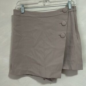 Aritzia Babaton colin Skort size 8 medium beige shorts
